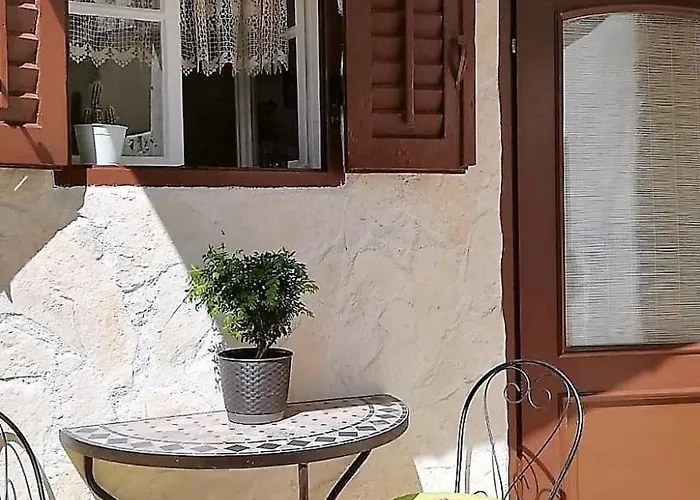 Holiday home Dalmatinisches Haus In Der Altstadt Von By Interhome *