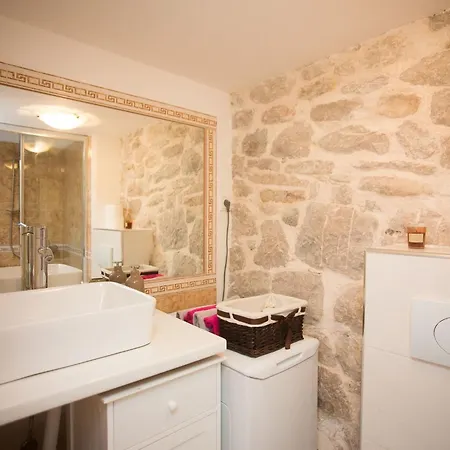 Dalmatinisches Haus In Der Altstadt Von By Interhome Сasa de vacaciones