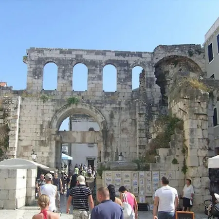 Dalmatinisches Haus In Der Altstadt Von By Interhome *